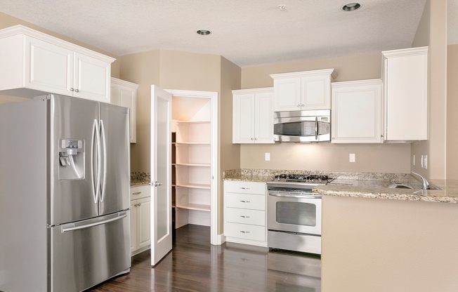 3 Bedroom 2.5 Bathroom Townhome in the Heart of Bethany Village!
