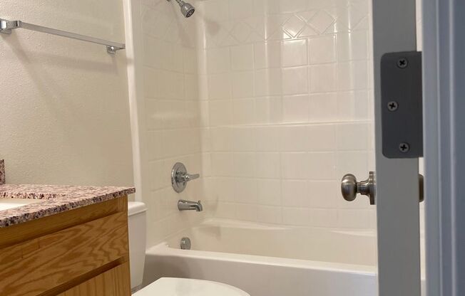 2 beds, 1 bath, $1,195