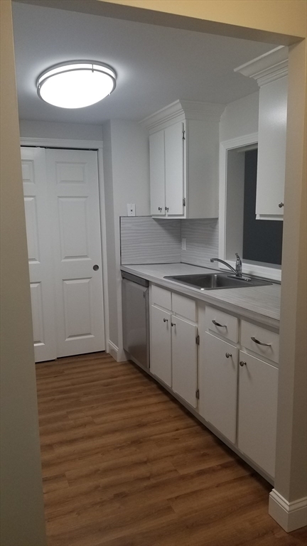 2 beds, 1.5 baths, 910 sqft, $2,200, Unit 23