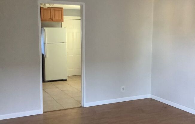Spacious 2 Bedroom Apartment Available in Private Duplex!