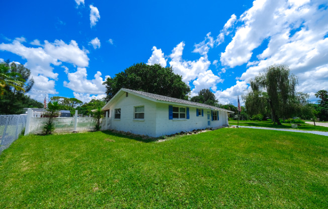 408 Pinewood Ave
