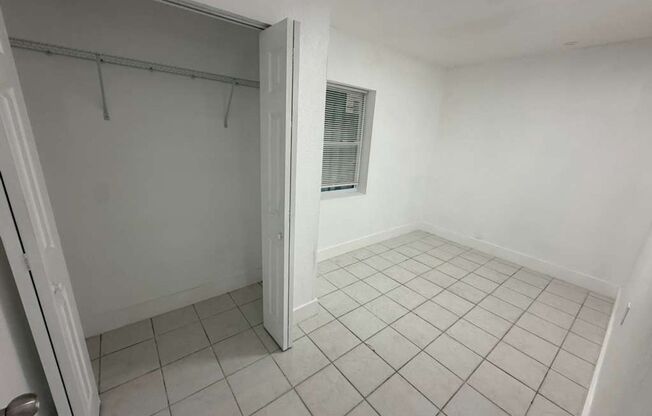 3/2 Tampa Available NOW !!
