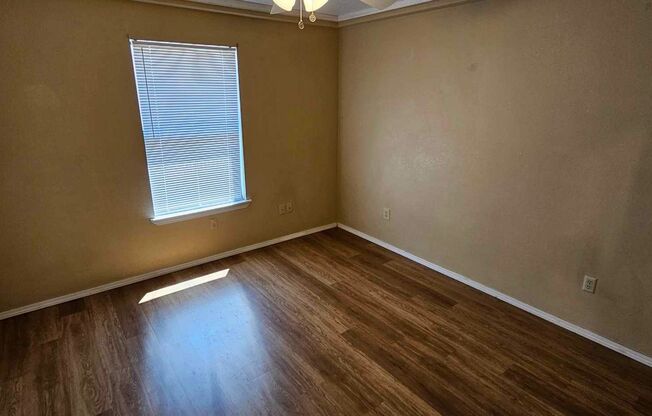 2 beds, 2 baths, 940 sqft, $850, Unit Unit 2