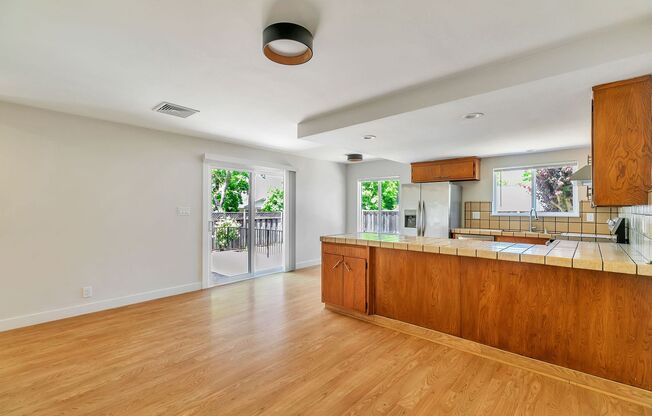 Move-In Ready Cambrian Gem – New Appliances and many upgrades!