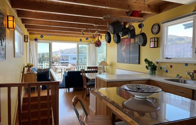 Furnished Sausalito Houseboat- Available Oct 7th to June 30,2025