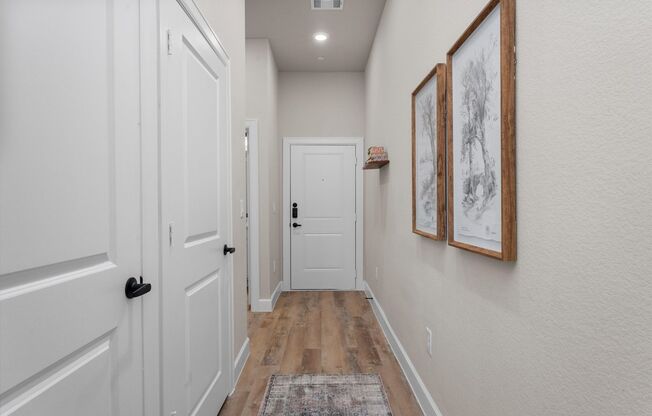 1 bed, 1 bath, 650 sqft, $1,300, Unit 428