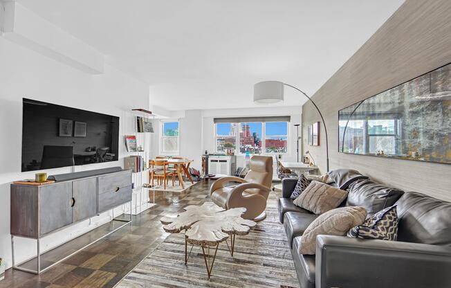 3 SHERIDAN SQ