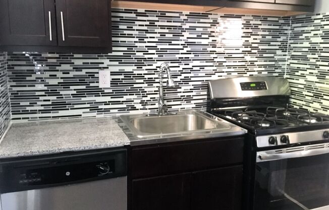 *** Squirrel Hill Apartment For Rent * Pet Friendly * Amazing Location * Renovated * Spacious * Available Now ***