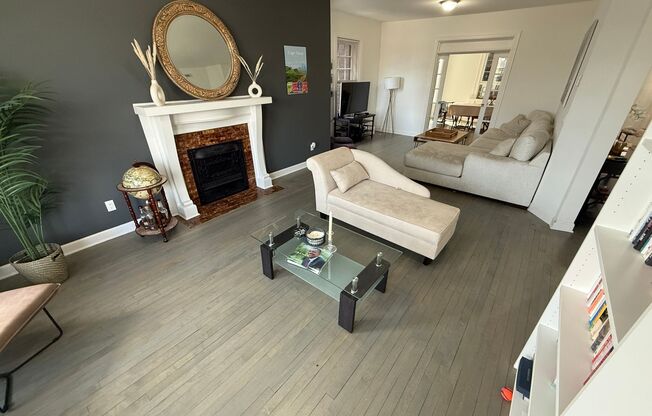 2813 E. Belleview Pl.