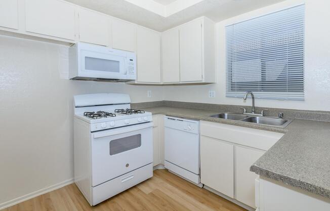 2 beds, 2 baths, 1,074 sqft, $2,515