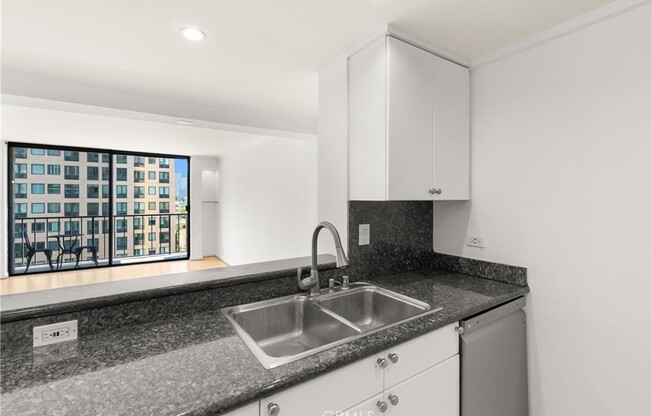 2 beds, 2 baths, 1,037 sqft, $4,400, Unit 912