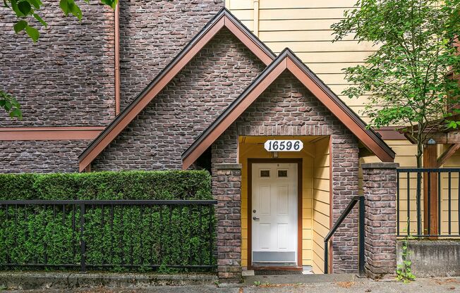 Studio, 1 bath, 150 sqft, $995, Unit 1F