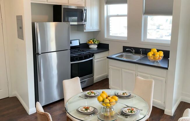 Charming Living in Historic West Adams at 1906 Cimarron Street