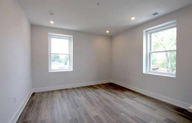 2 beds, 2 baths, 940 sqft, $1,735, Unit 302