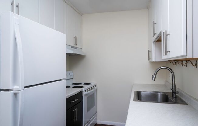 2 beds, 1 bath, 900 sqft, $1,325, Unit 301
