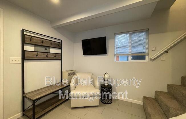 631 1/2 OAK LAWN AVE
