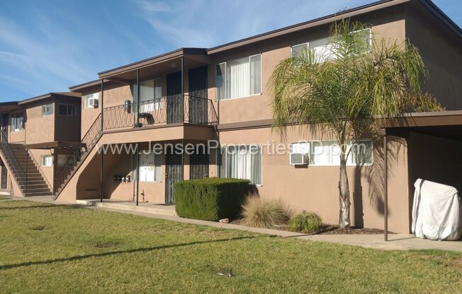 2 beds, 1 bath, 700 sqft, $2,195