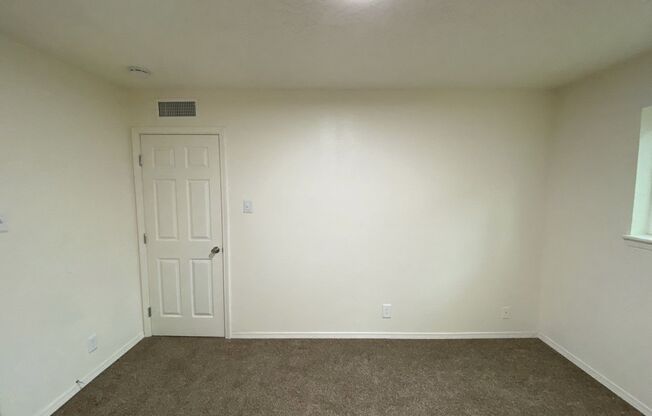2 beds, 1 bath, 825 sqft, $1,200, Unit Unit 3