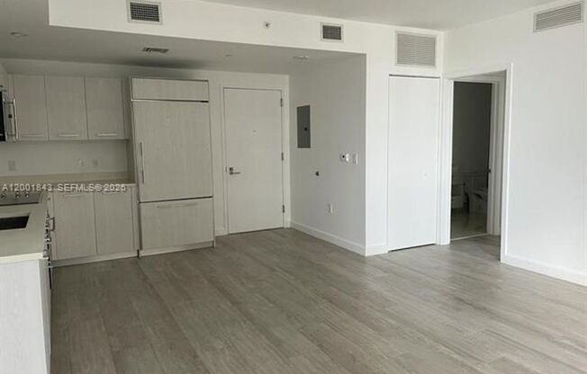 1 bed, 1 bath, 609 sqft, $3,450, Unit 55 SW 9th St # 3102