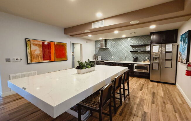 2 beds, 2 baths, 1,191 sqft, $1,995, Unit 320