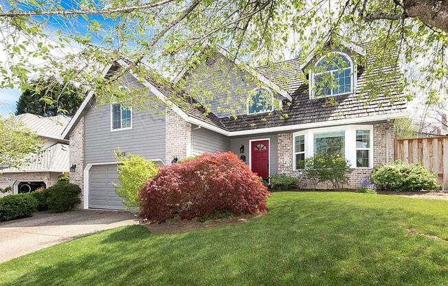 4465 NW Kahneeta Drive ~ Amazing Home!