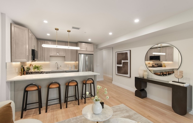 72 HYDE PARK AVE