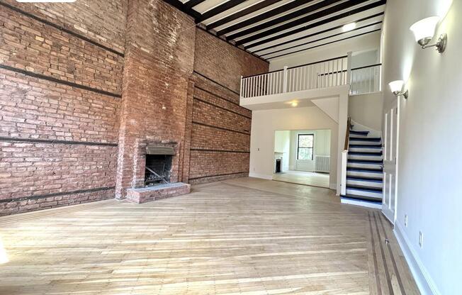 331 W 18 ST