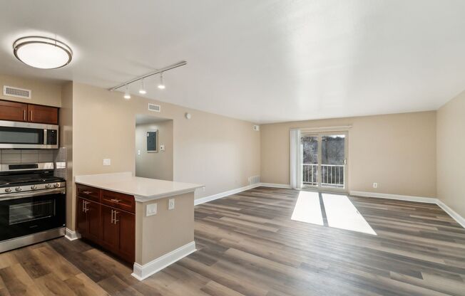 2 beds, 2 baths, 999 sqft, $2,150, Unit I23