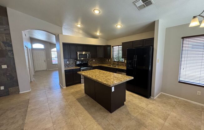 Beautiful & Cozy Chandler Home!