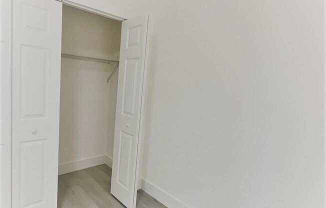2 beds, 1 bath, 750 sqft, $1,800, Unit 5300-6