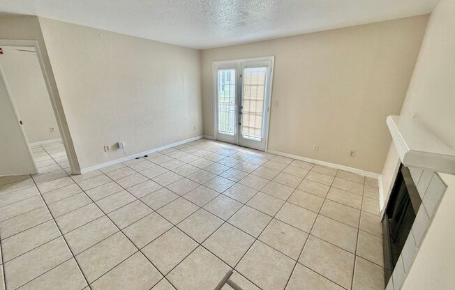 2 beds, 1 bath, $1,295, Unit r2550n3103