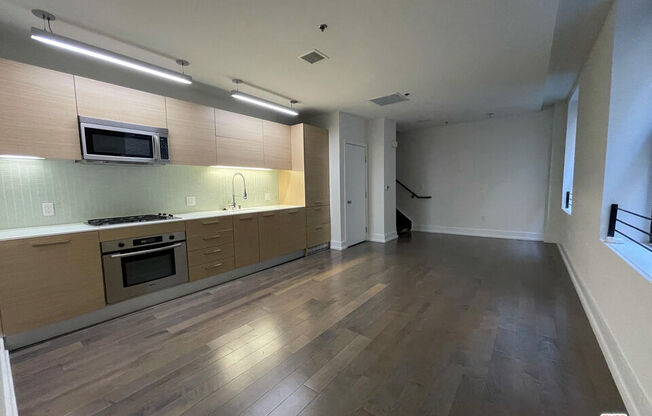 1 bed, 1 bath, 1,002 sqft, $2,995, Unit 901