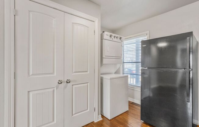 2 beds, 1 bath, 750 sqft, $1,050, Unit 1221-9