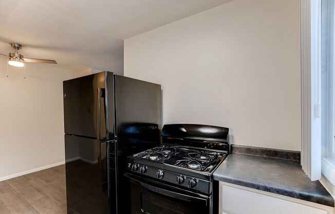 1 bed, 1 bath, 585 sqft, $950, Unit 4