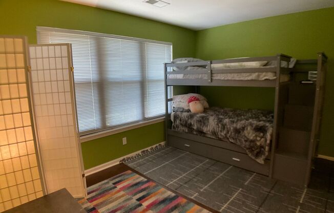 2 beds, 2 baths, $1,595, Unit Unit 1A32