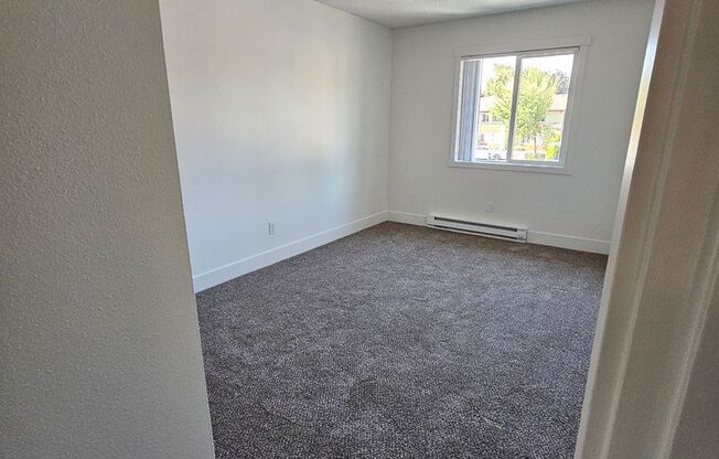 2 beds, 1 bath, 915 sqft, $1,495, Unit 32