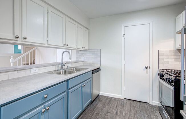 2 beds, 1.5 baths, 1,305 sqft, $1,695, Unit Unit - B