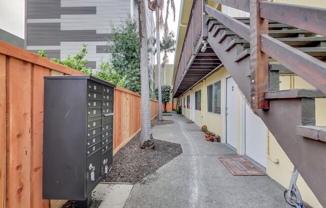 Studio, 1 bath, 300 sqft, $1,300, Unit 7