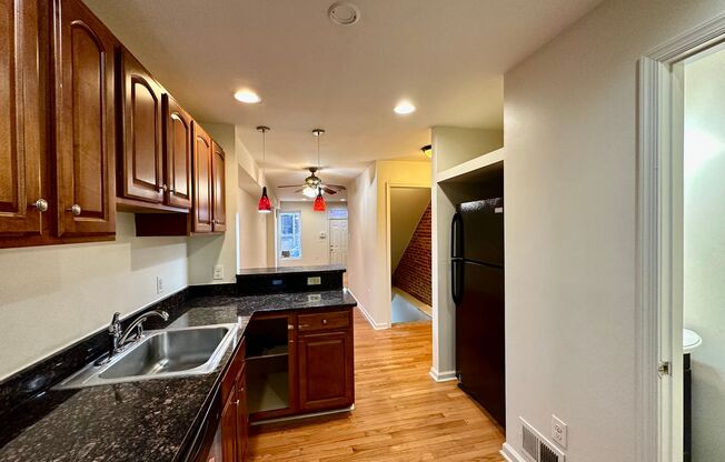 Charming 2 Bedroom/1.5 Bathroom Townhome in Washington Village-Pigtown!