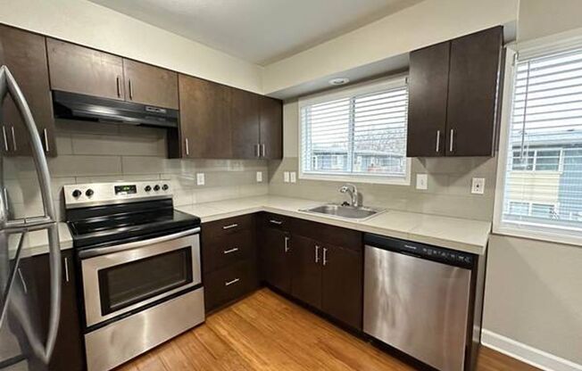 2 beds, 1 bath, $1,650, Unit 12