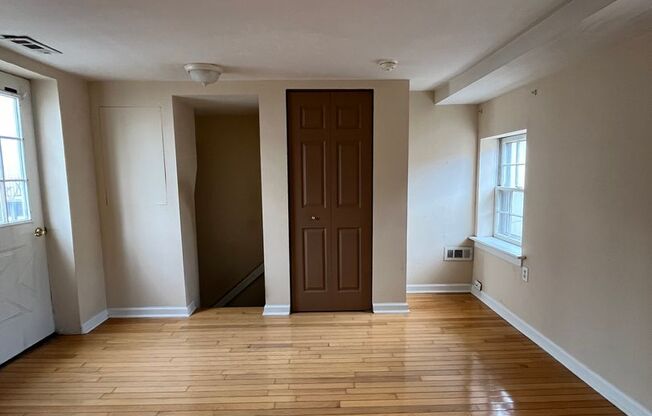 2 beds, 1 bath, $1,595, Unit HOUSE