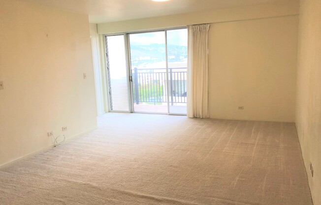 Kapiolani Towers - 2 Bedroom 1 Bath 1 Parking, Electricity Included!