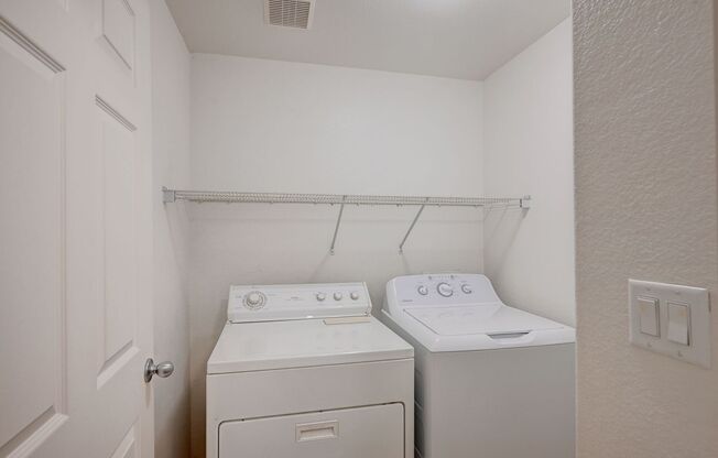 3 beds, 2 baths, $1,650, Unit # 136