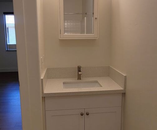 1 bed, 1 bath, 800 sqft, $1,720, Unit E10