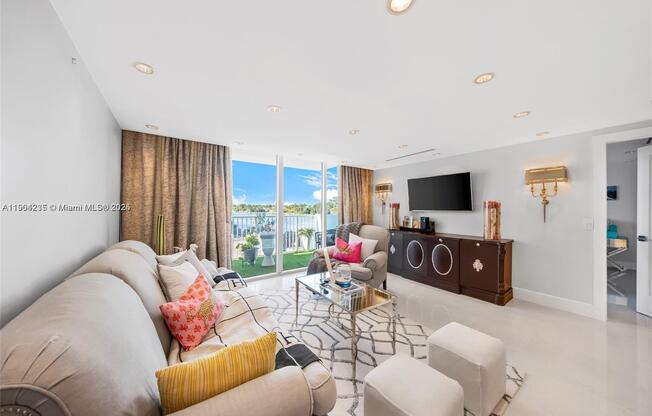 5838 Collins Ave