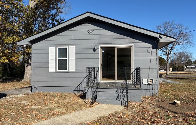 Charming 1 bed, bonus room, 1 bath - recently renovated off Mack Smith Rd.