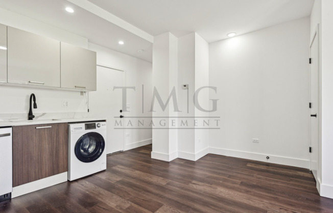 2 beds, 1 bath, $2,395, Unit 1555 - 207