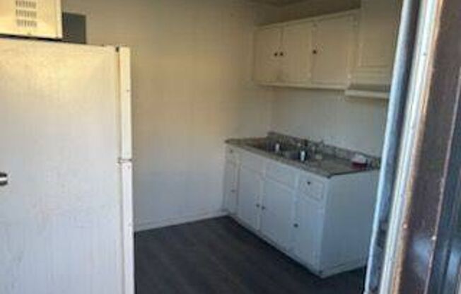 2 beds, 1 bath, 825 sqft, $1,650, Unit 842-2