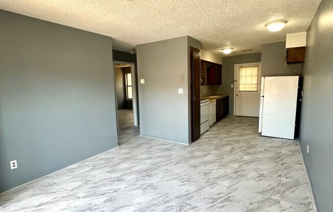 2 beds, 1 bath, $775, Unit 2530-D