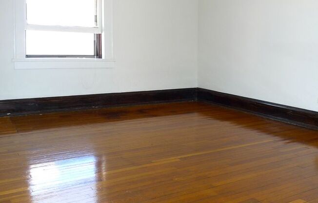 1 bed, 1 bath, 410 sqft, $955, Unit 7 - 36